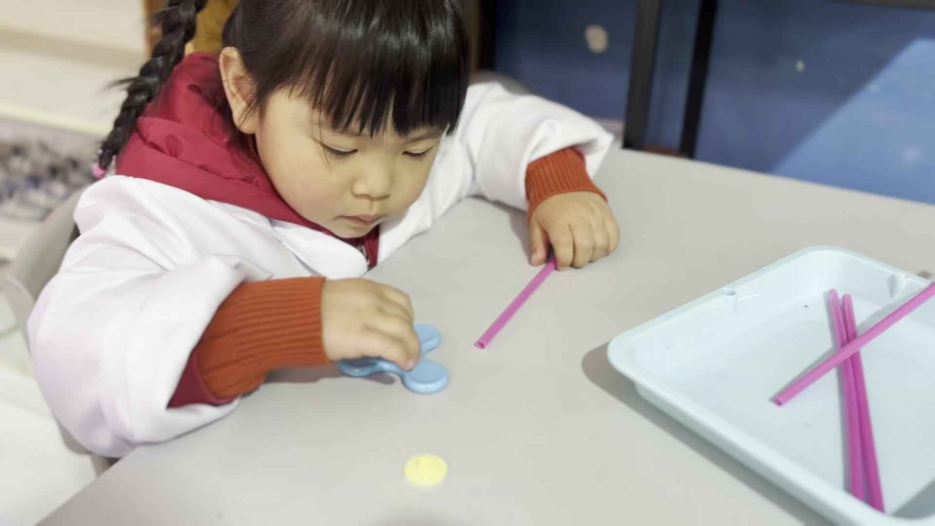 2026.3.18  实验中班 洪悦桐  科学实验 《神奇的摩擦力》.mp4