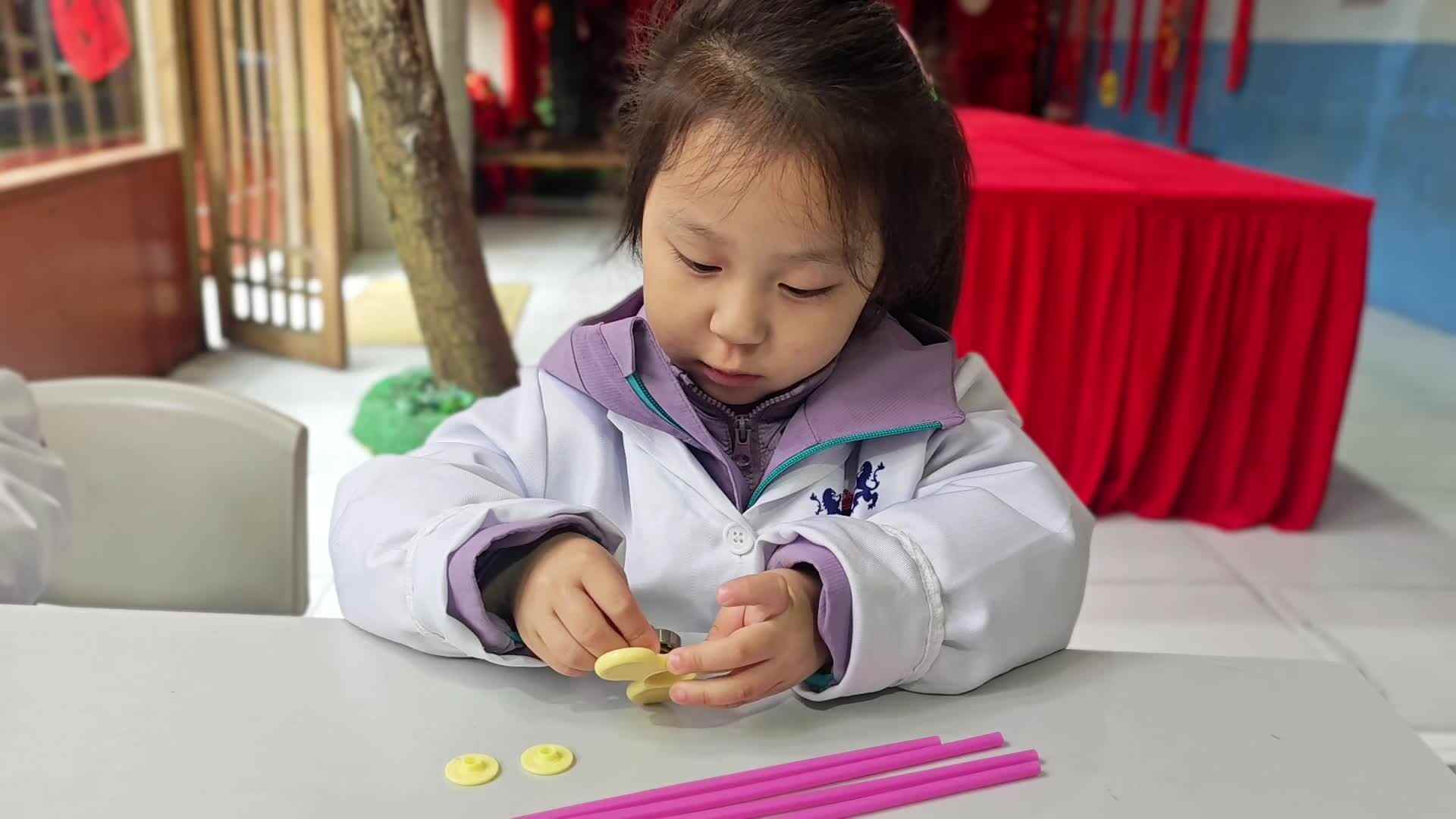 2026.3.18  实验中班 张语宸 科学实验 《神奇的摩擦力》.mp4