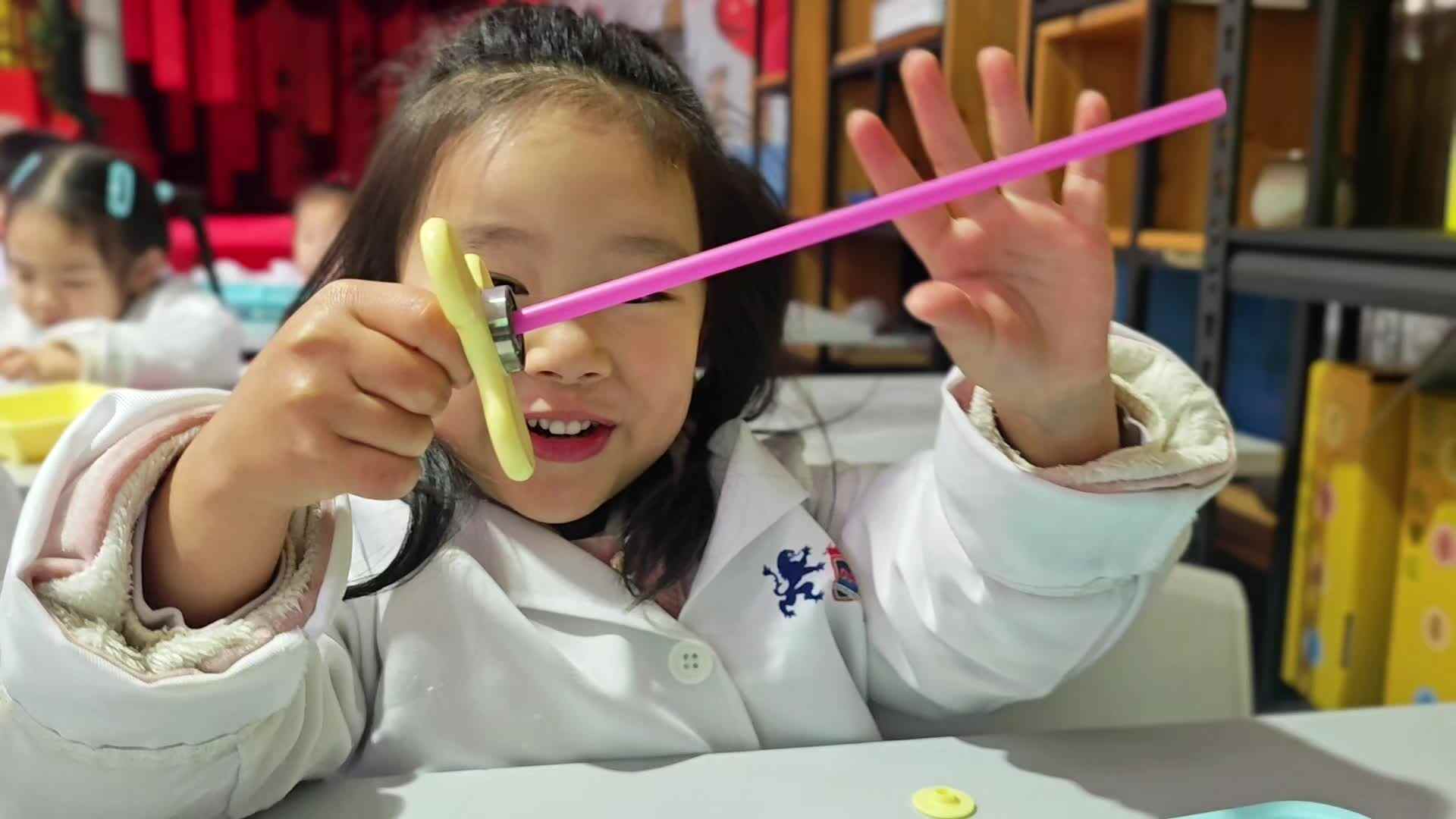 2026.3.18  实验中班 陈祉伊 科学实验 《神奇的摩擦力》.mp4