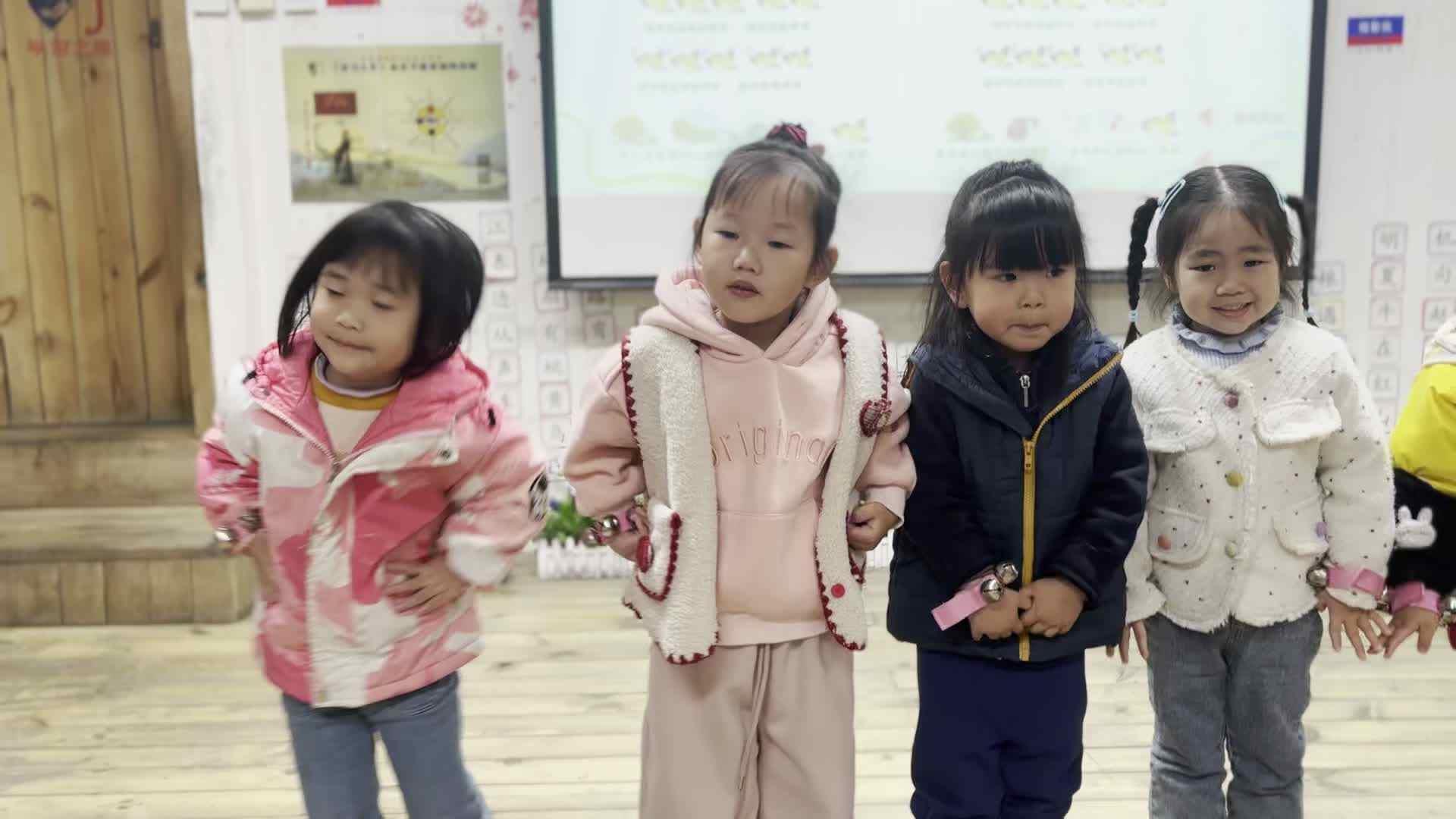 2026.3.17  实验中班  洪悦桐  音舞课《春天在哪里》.mp4