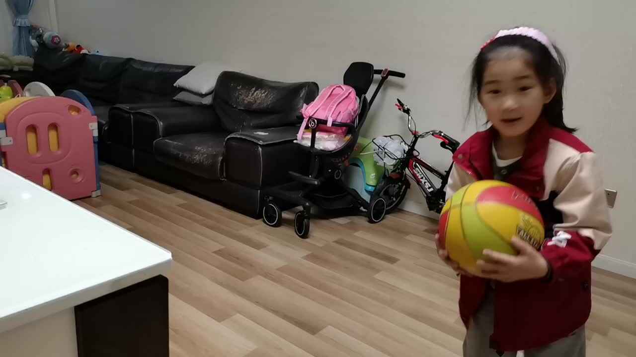 VID_20260330_201647.mp4学前B班宁汐言体能训练，篮球操练习。