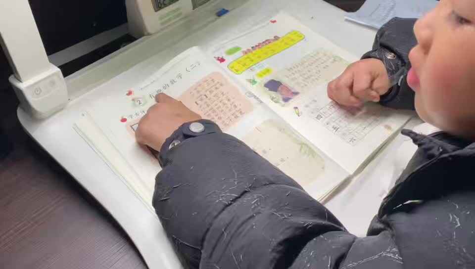 ⁣⁣学B班吕子垚指读第十七页课文（2026.03.16）