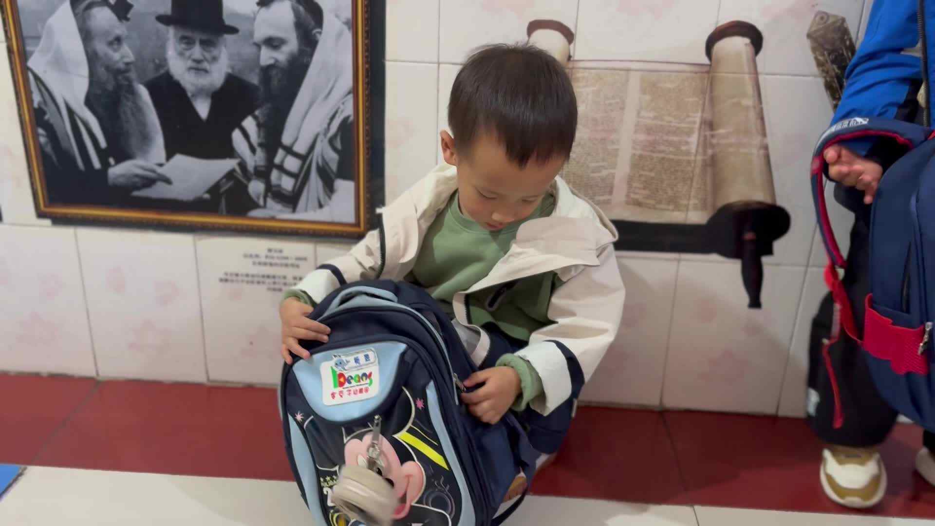 2026.3.4 中A班 杨翌—《背书包》