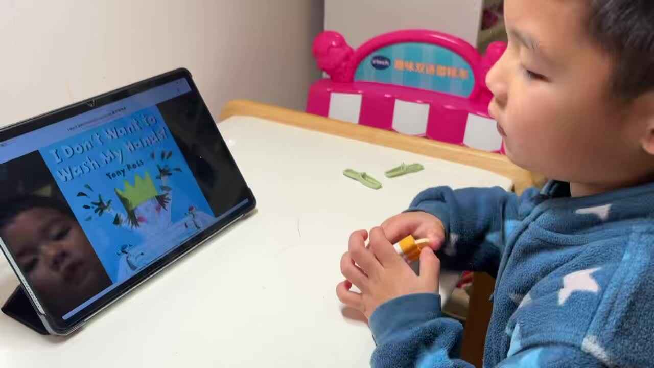 2026.3.27大A班刘奕宸观看英文绘本古诗.mp4