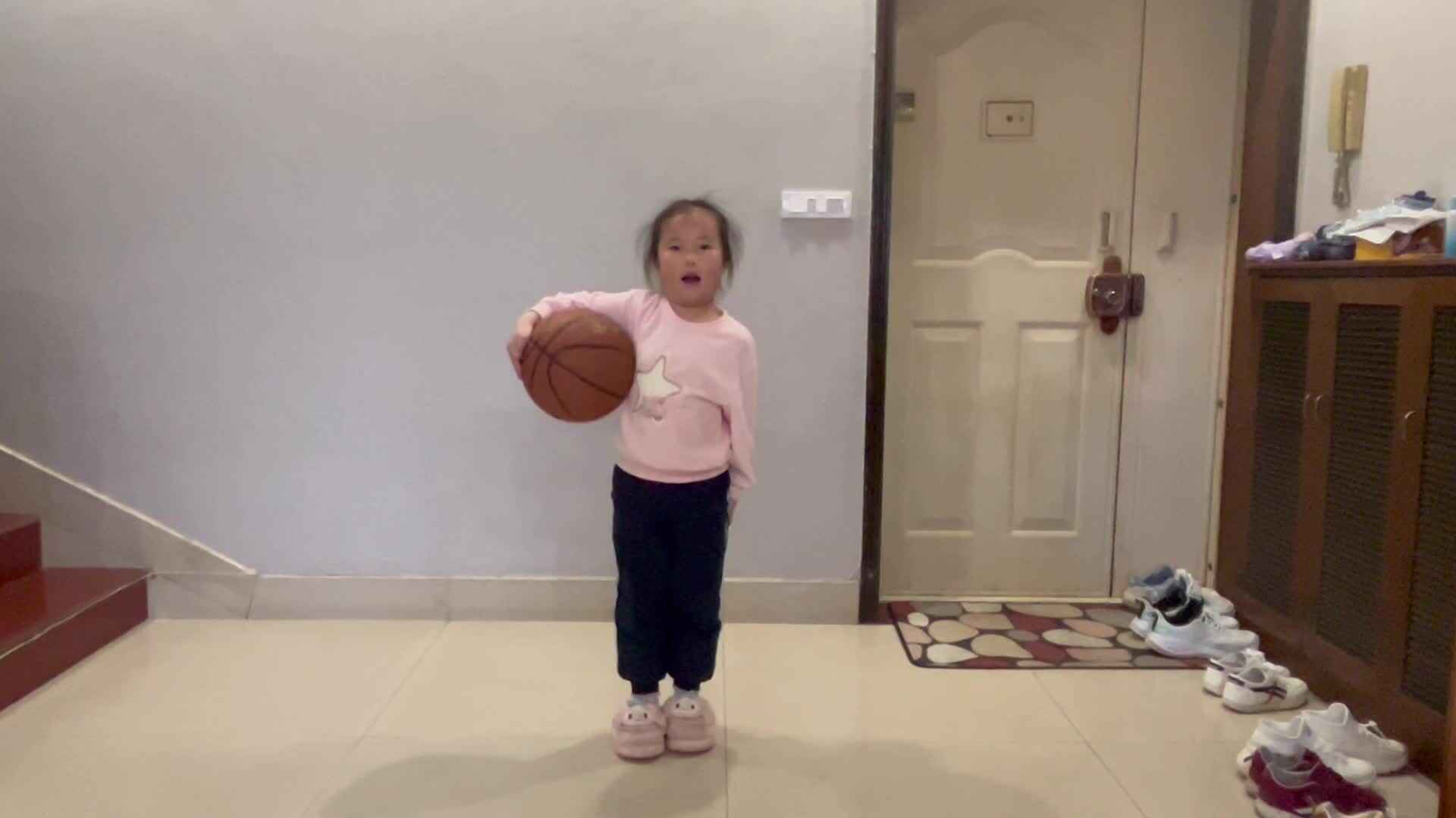 3.12学前A班赵欣奕练习篮球操