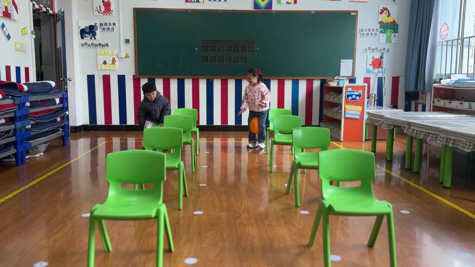 ⁣⁣⁣⁣2026.3.19大A班艾琰茹——小鸭子运气球