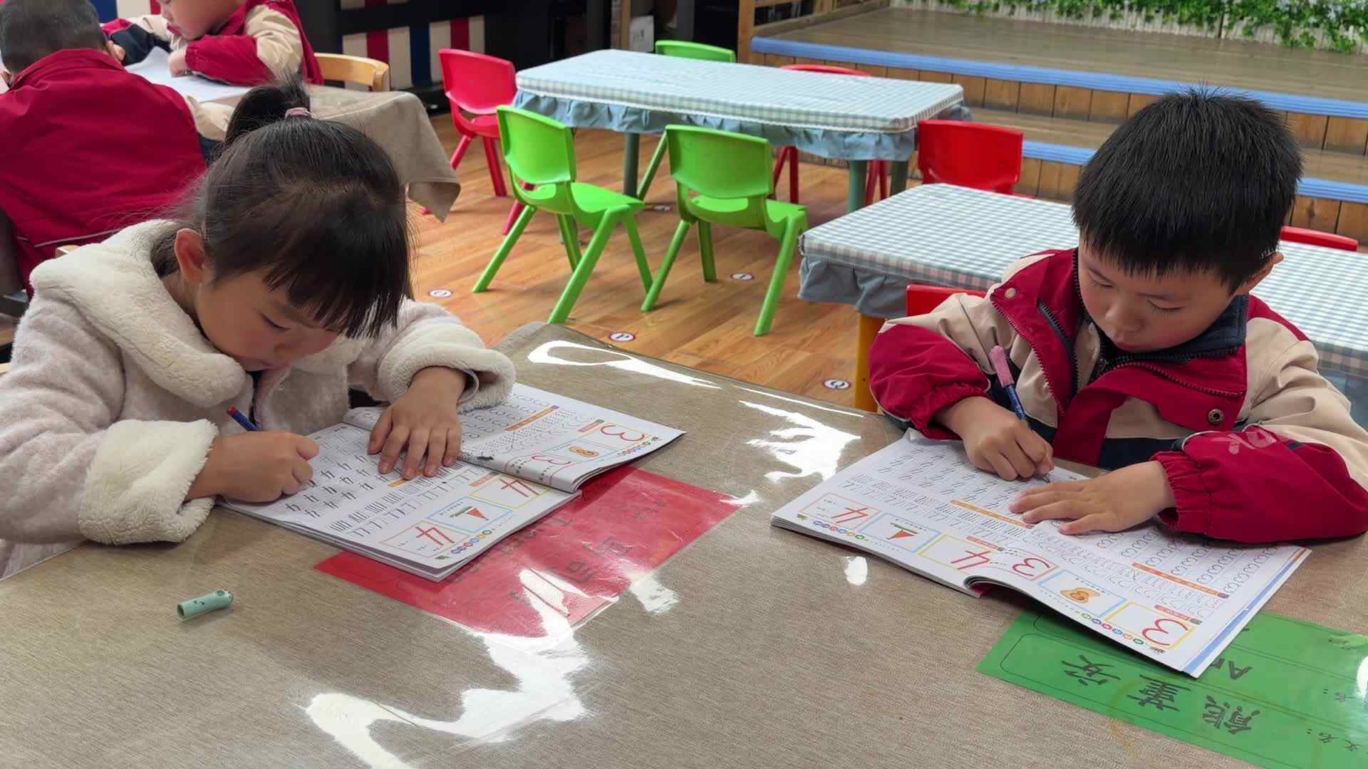 ⁣2026.3.23 实验大班 马司雨、熊堇安——书写练习