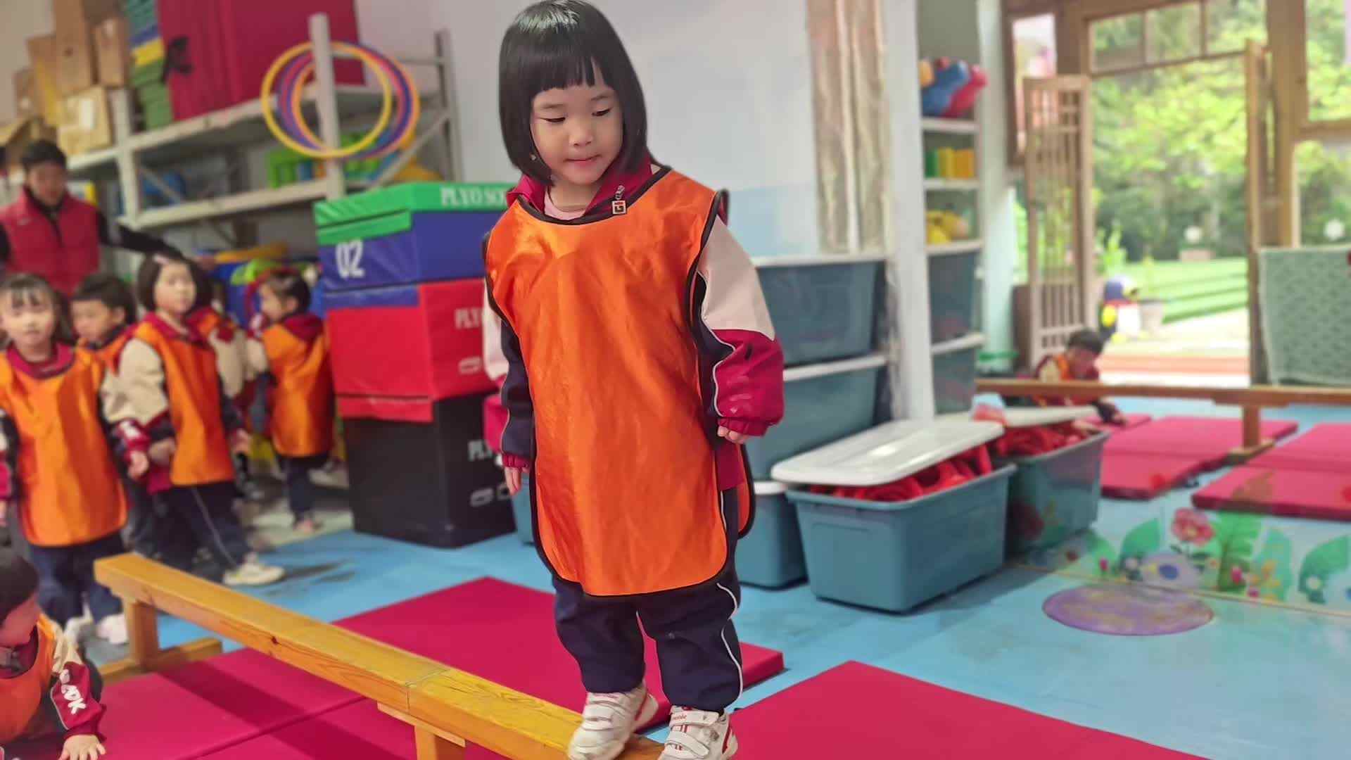 2026.3.23  实验中班 周卿羽 足球课.mp4