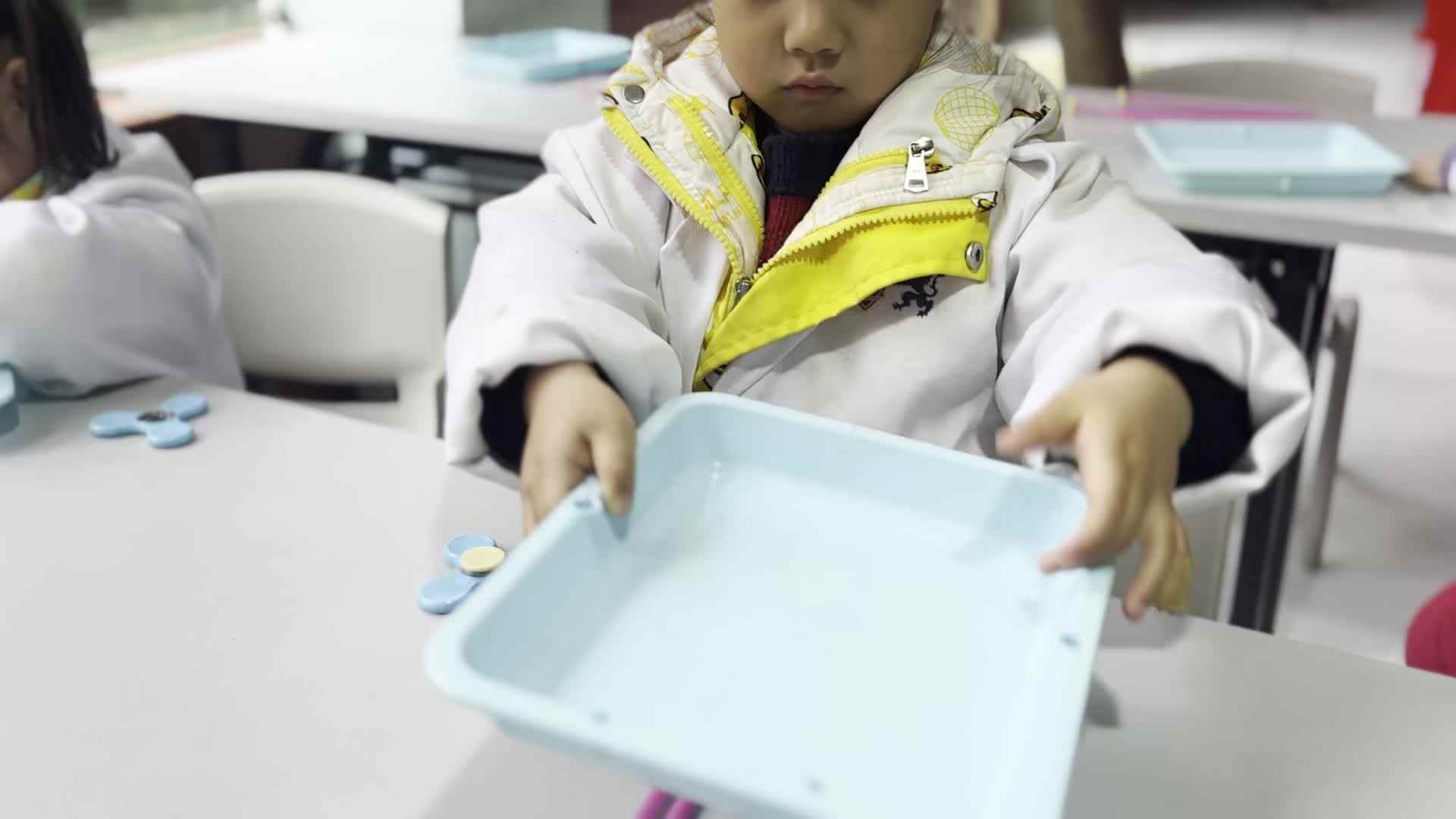 2026.3.18  实验中班 谢屿洛 科学实验 《神奇的摩擦力》.mp4