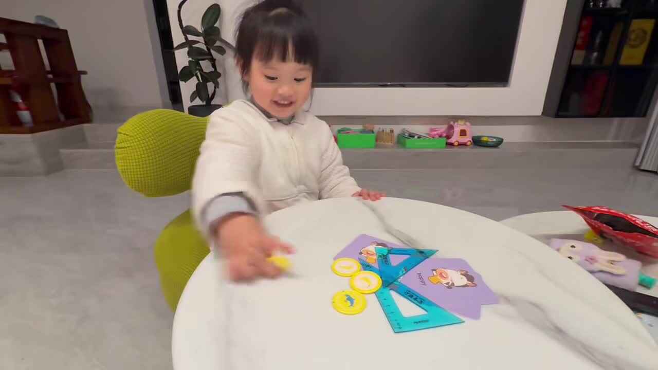 2026.3.26马炘玥图形进行图形分类（三角形、正方形、圆形）家庭闯关