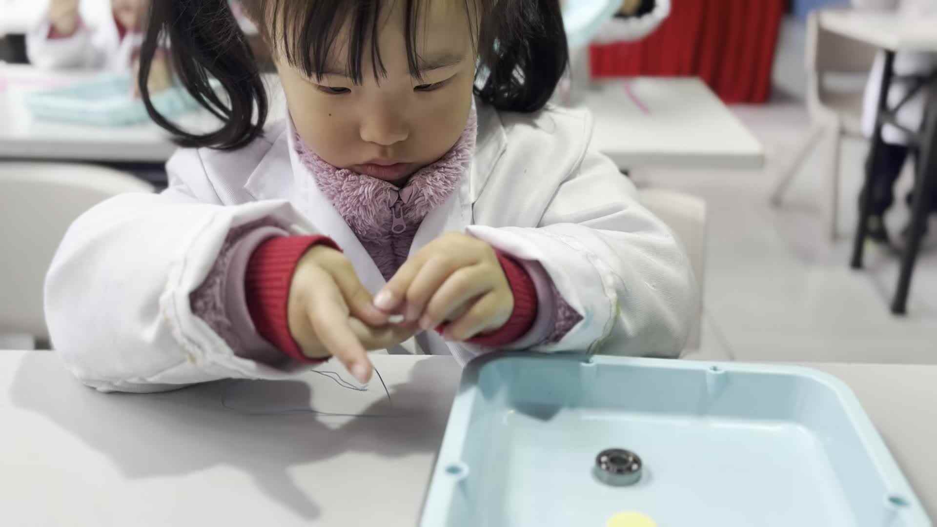 2026.3.18  实验中班  周恬羽 科学实验 《神奇的摩擦力》.mp4