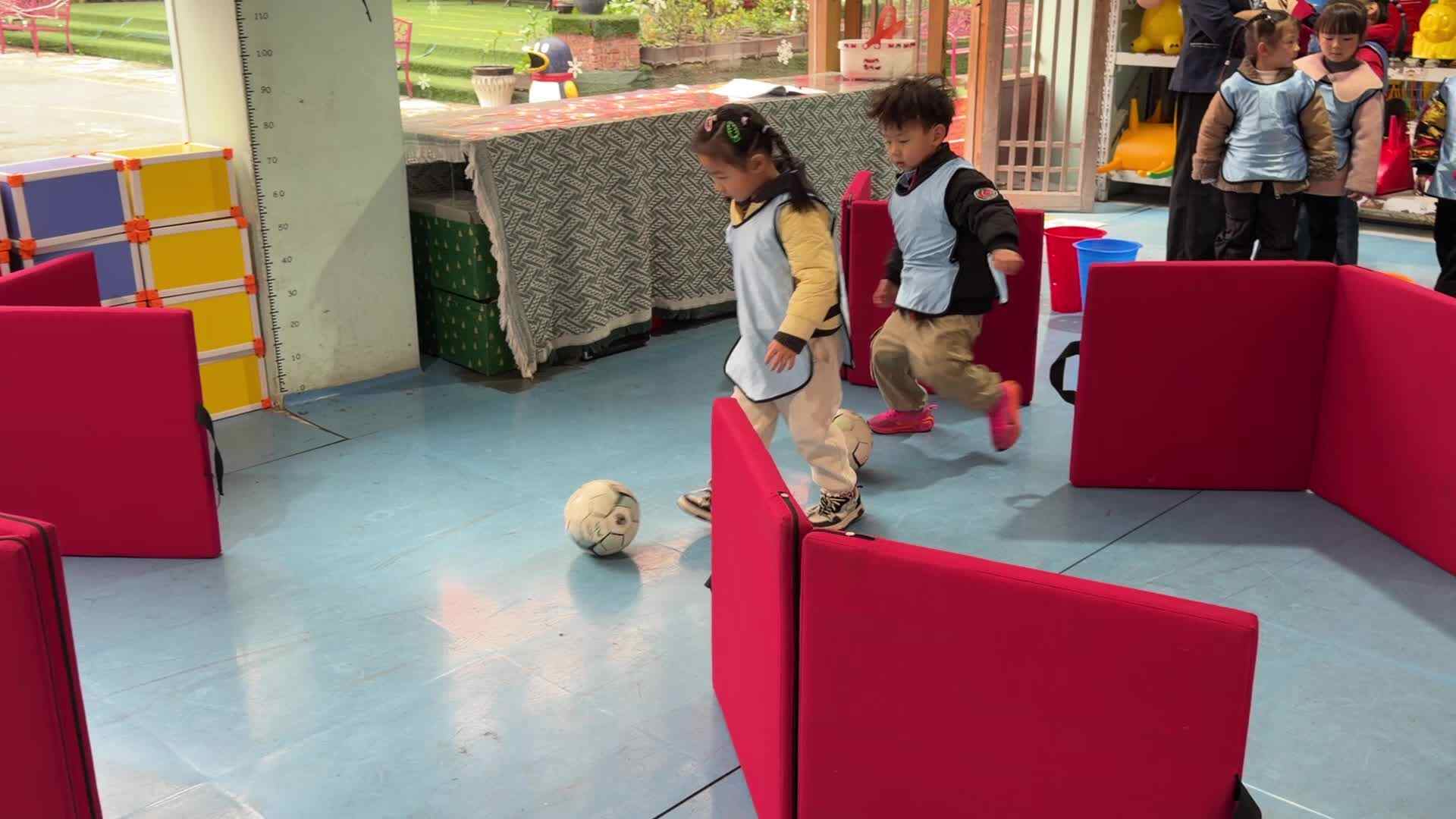 ⁣⁣⁣2026.3.9实验大班周昊燃、王沐凡——足球课堂