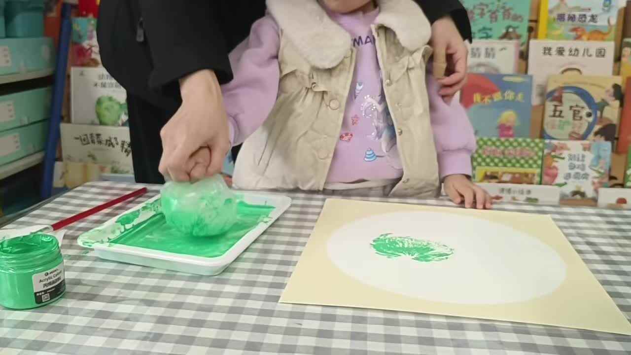 3.23 小A班 唐紫淇美术活动《春日的荷塘》（学校教育教学活动）