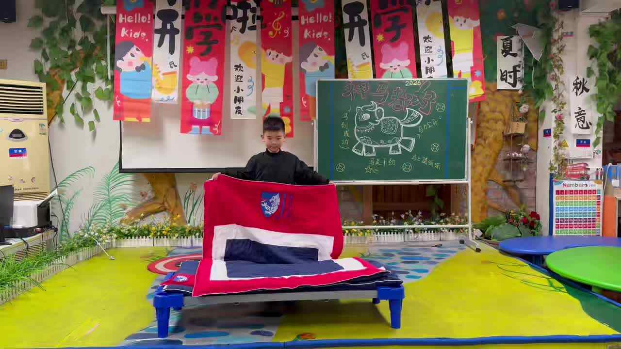 11号黄初然整理床铺.mp4