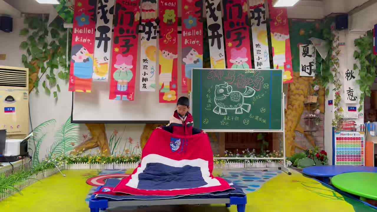 10号徐梓图整理床铺.mp4