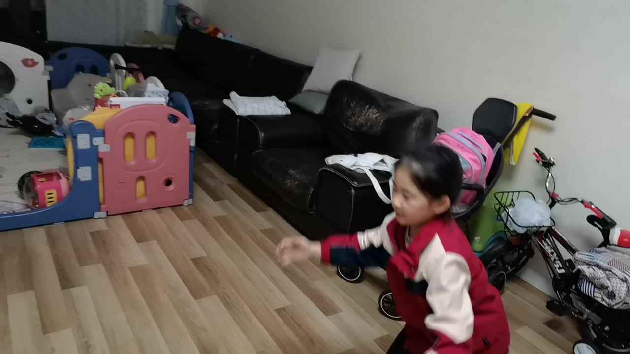 VID_20260323_204924.mp4学前B班宁汐言体能训练，篮球操练习。