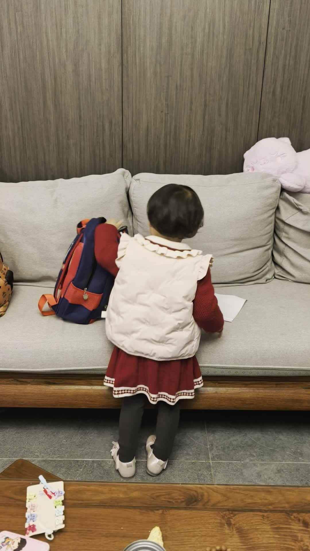 实验小班4号王艺霖整理书包视频.mp4