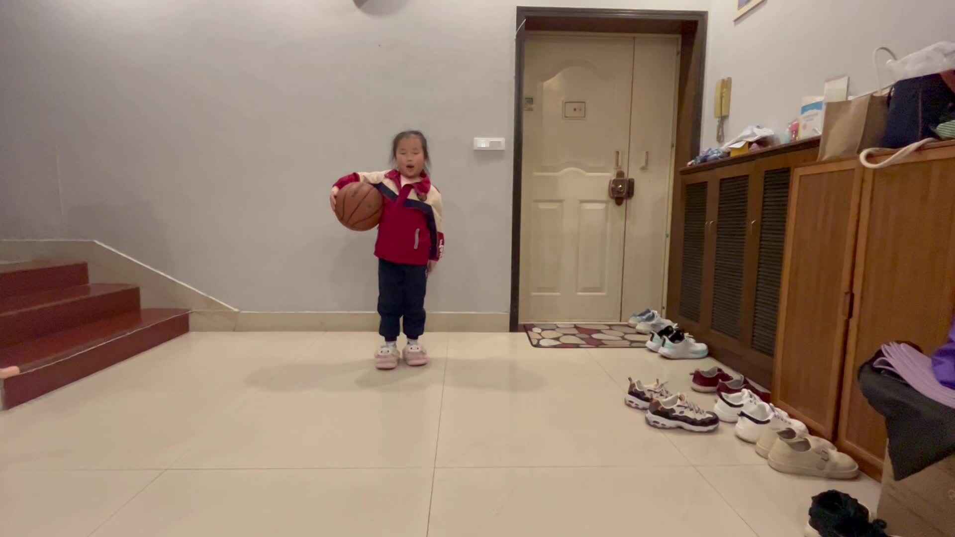 3.16学前A班赵欣奕篮球操1