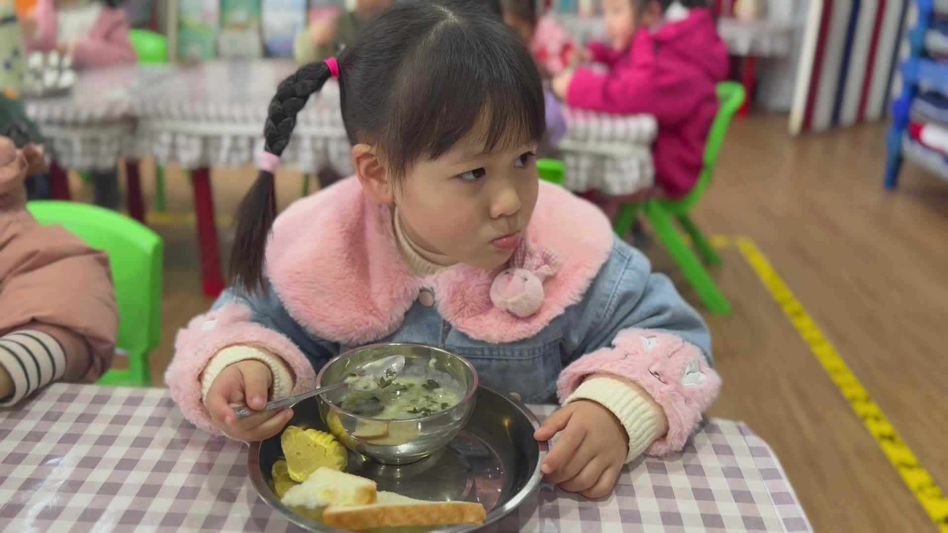 2026.3.5 中A班 卿柠—《独立用餐》