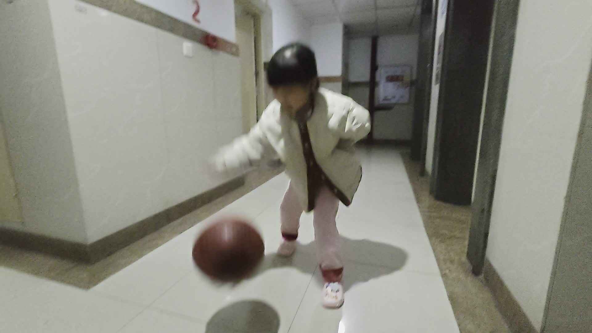 20260303学A于陈昱《单手拍球》.mp4