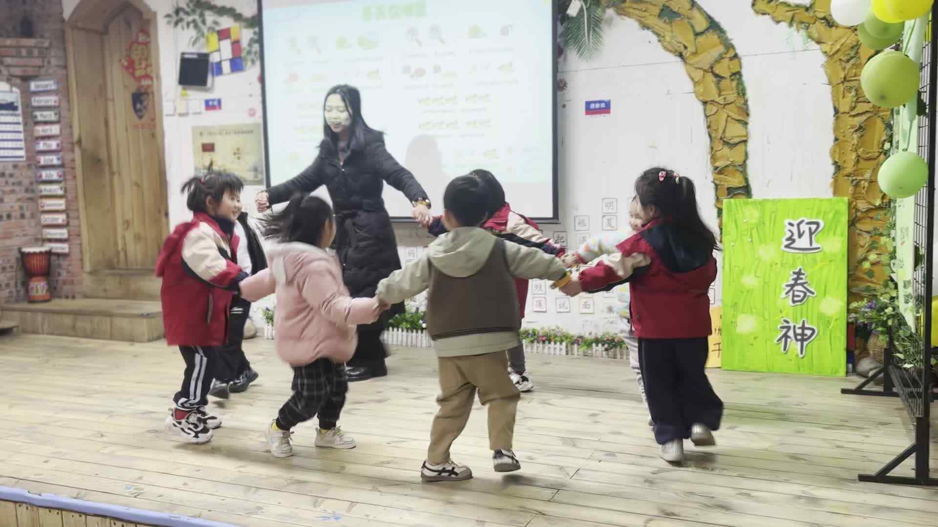 2026.3.17  实验中班   杨卓为  音舞课《春天在哪里》.mp4