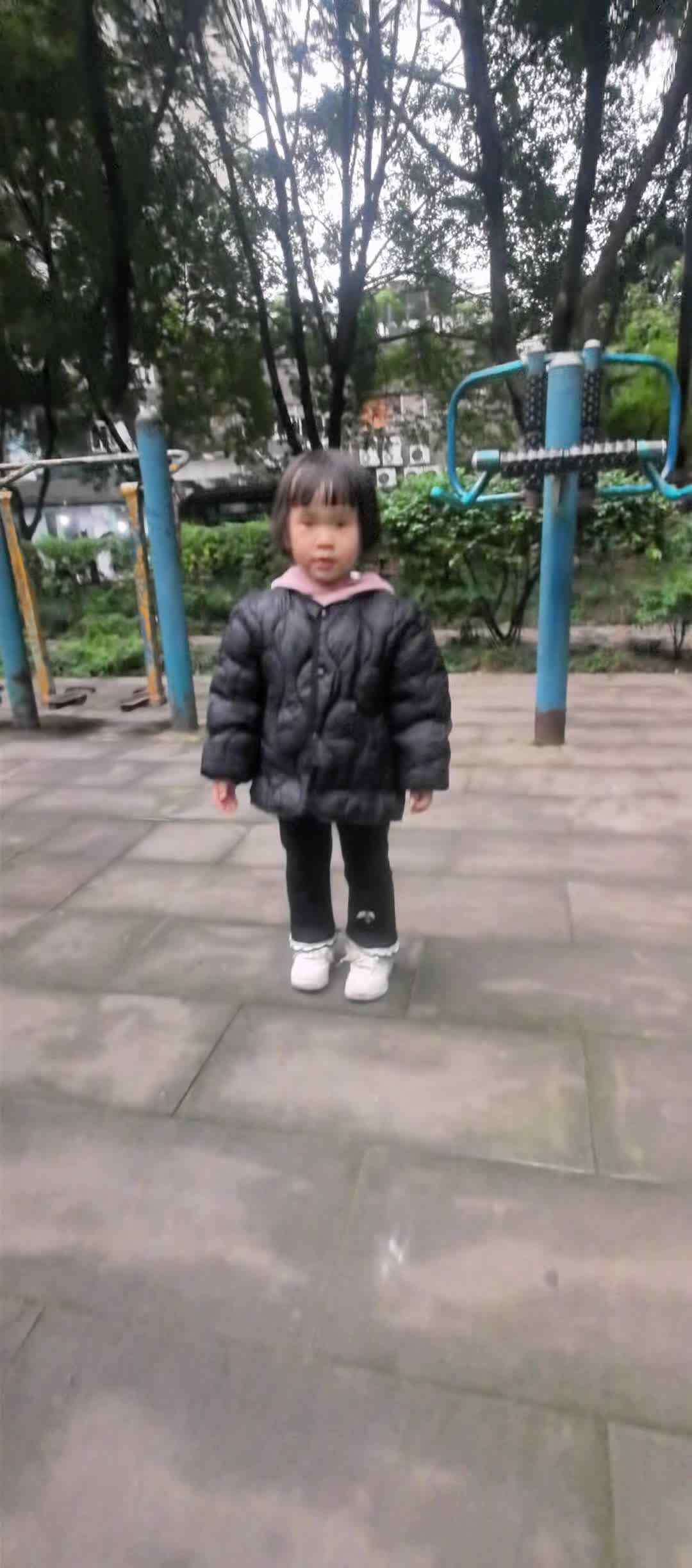 2026.3.23傅屹彤体能活动立定跳远家庭闯关练习.mp4