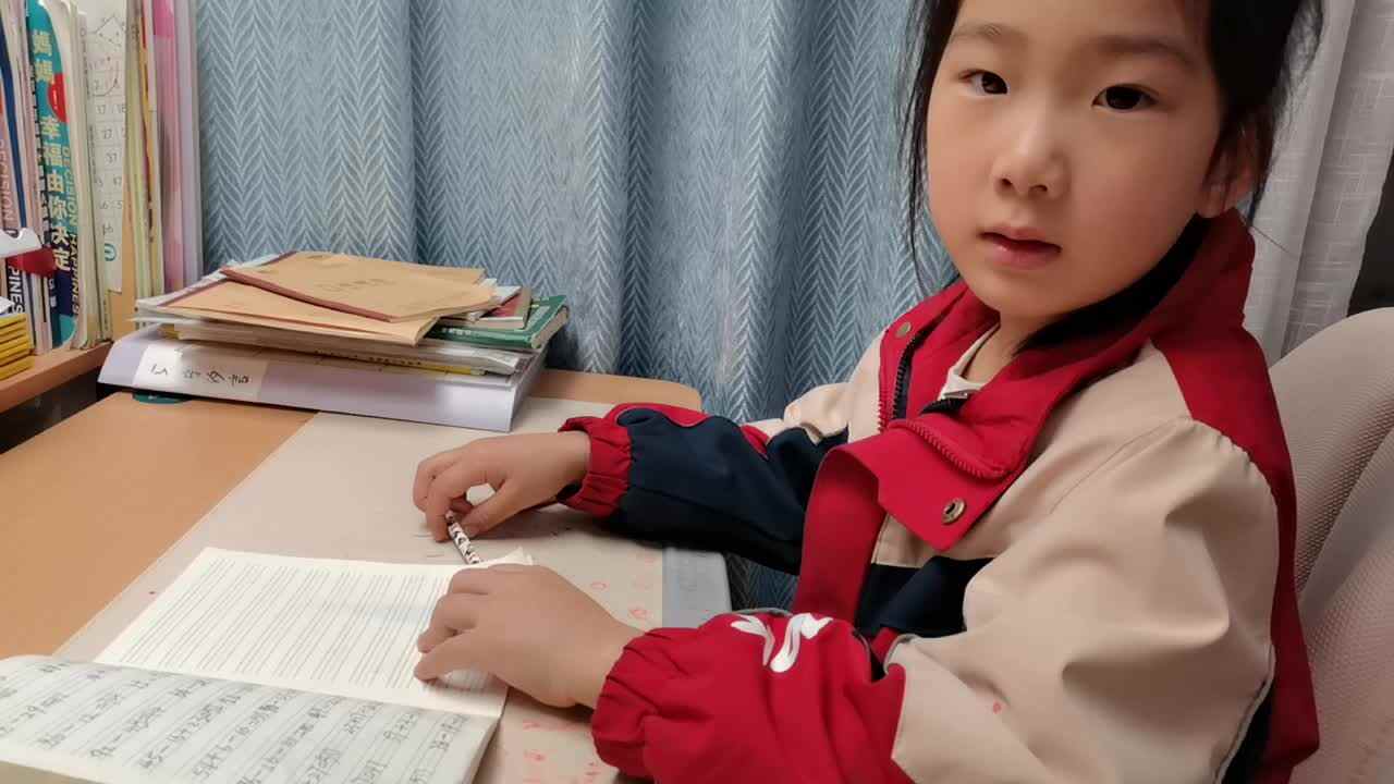 VID_20260312_203010.mp4学前B班宁汐言口算20以内的加减法。