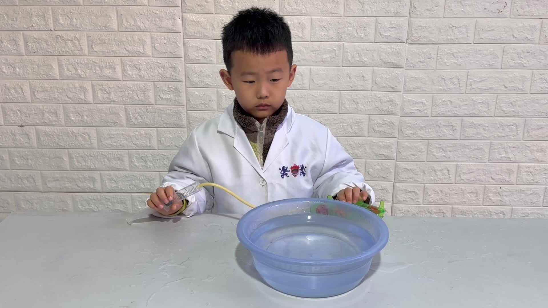 2026.3.10实验大班郑铭瑞——会沉浮的核潜艇