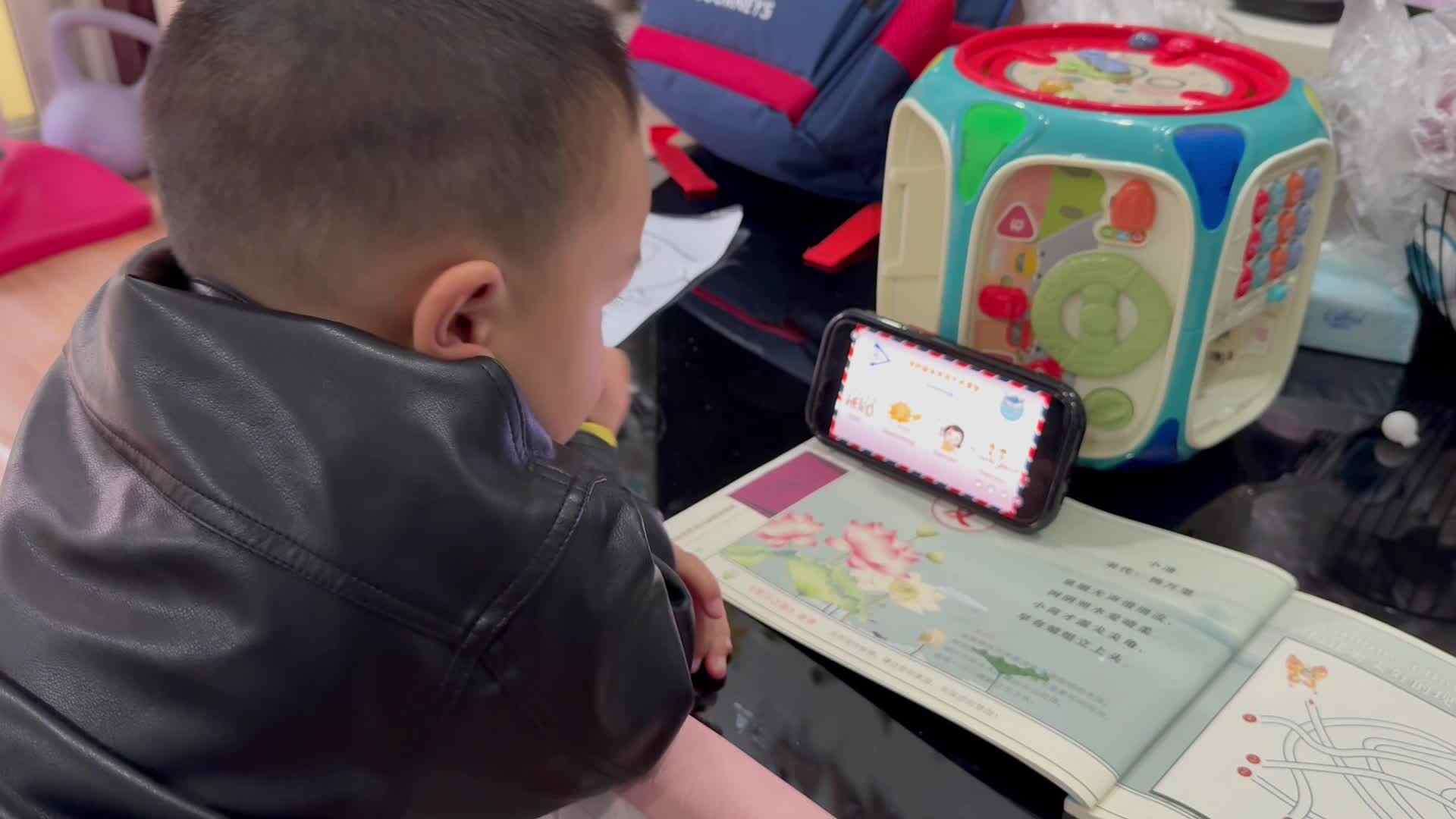 2026.3.15 实验小班 胡舒阳 《跟读英语单词》