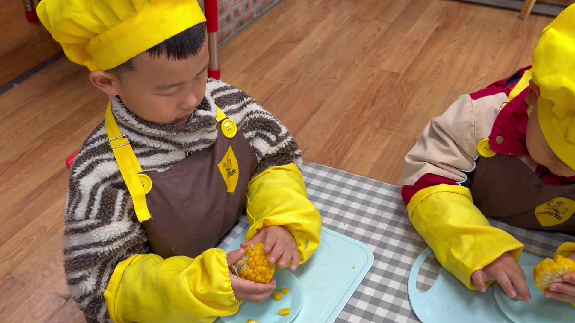 2026.3.24实验大班——食育课《花朵吐司》