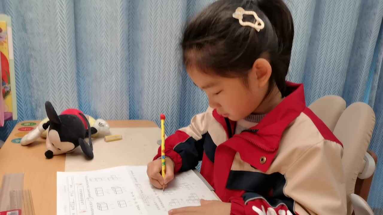 VID_20260324_184659.mp4学前B班宁汐言完成逻辑思维游戏单。