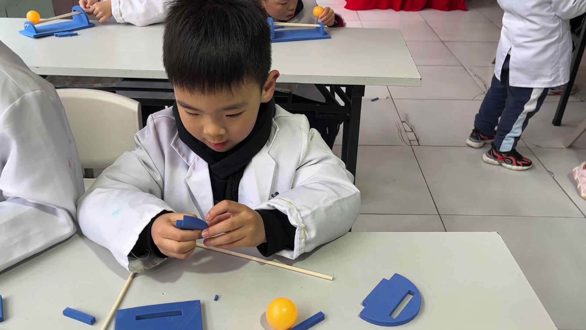 ⁣⁣⁣⁣⁣⁣⁣⁣⁣⁣⁣2026.3.20 实验1班科学实验 黄初然