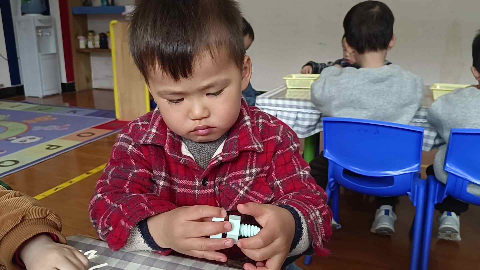 2026.3.20李岸栩：室内游戏《拧螺丝》（学校教育教学活动）