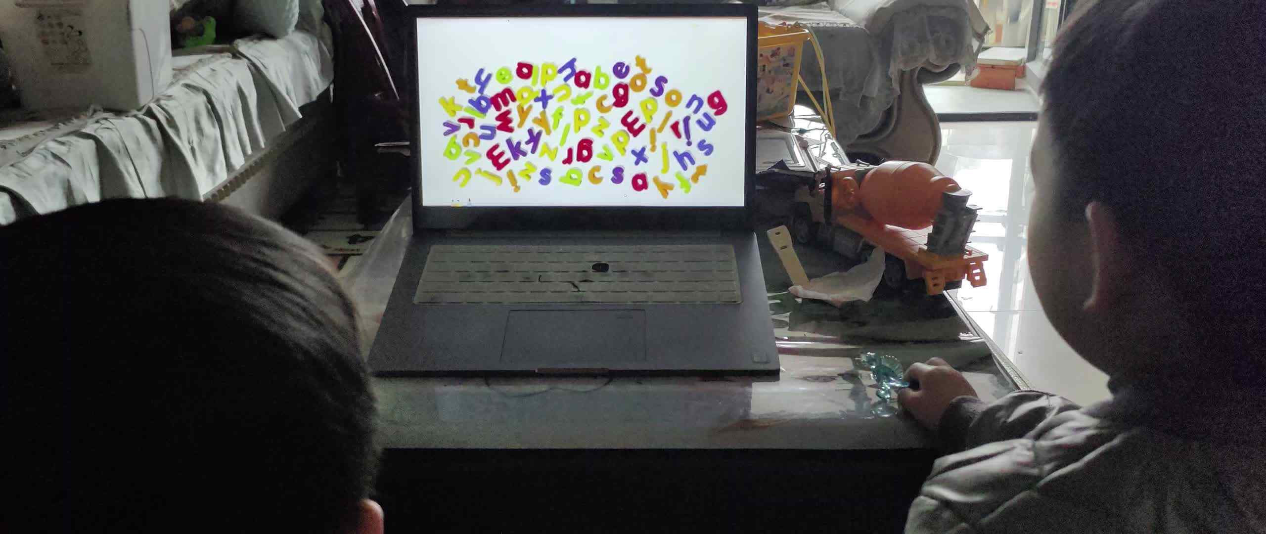 ⁣⁣大A班2026.3.21李柯辰李柯佑看英语视频.mp4