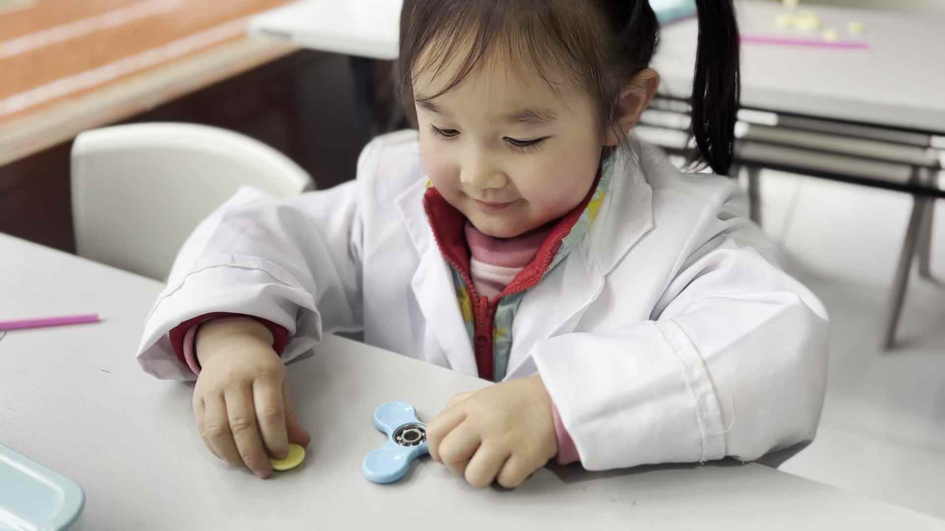 2026.3.18  实验中班 杨珺尧 科学实验 《神奇的摩擦力》.mp4