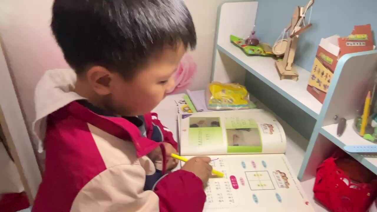 3.9 学b 田熙辰（指读笔画歌） trim.8775437C-377C-4595-93DA-F15F6FEA4298.MOV