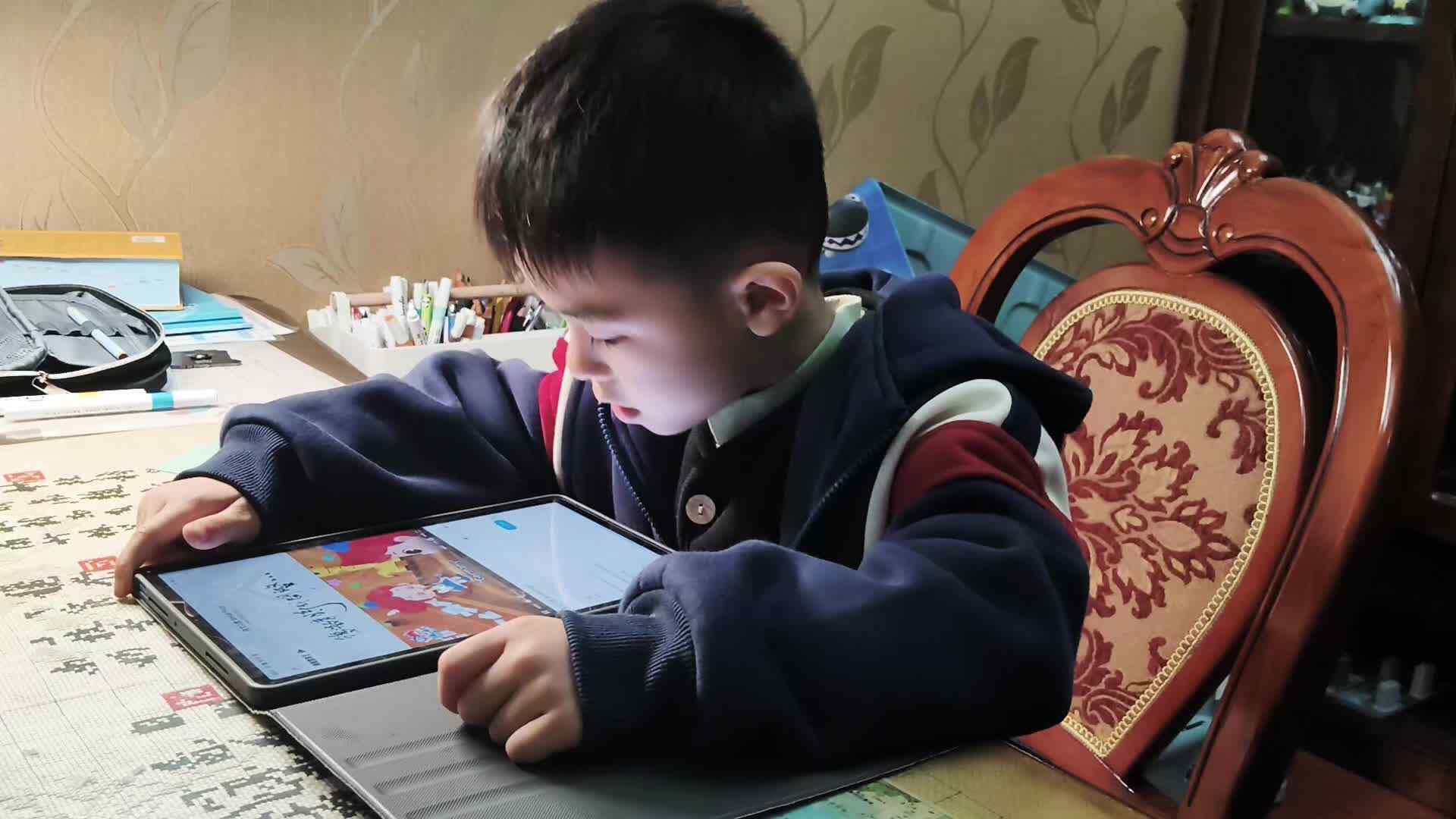 学b刘倬宇看英语视频三20260328.mp4