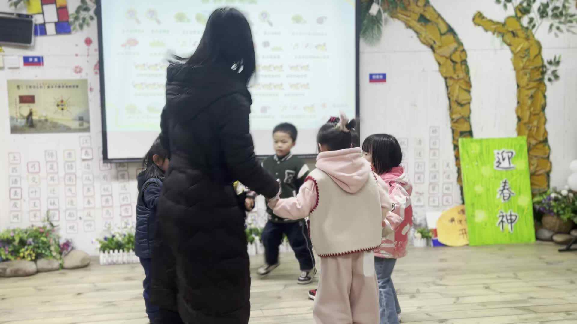 2026.3.17  实验中班   周一诺  音舞课《春天在哪里》.mp4