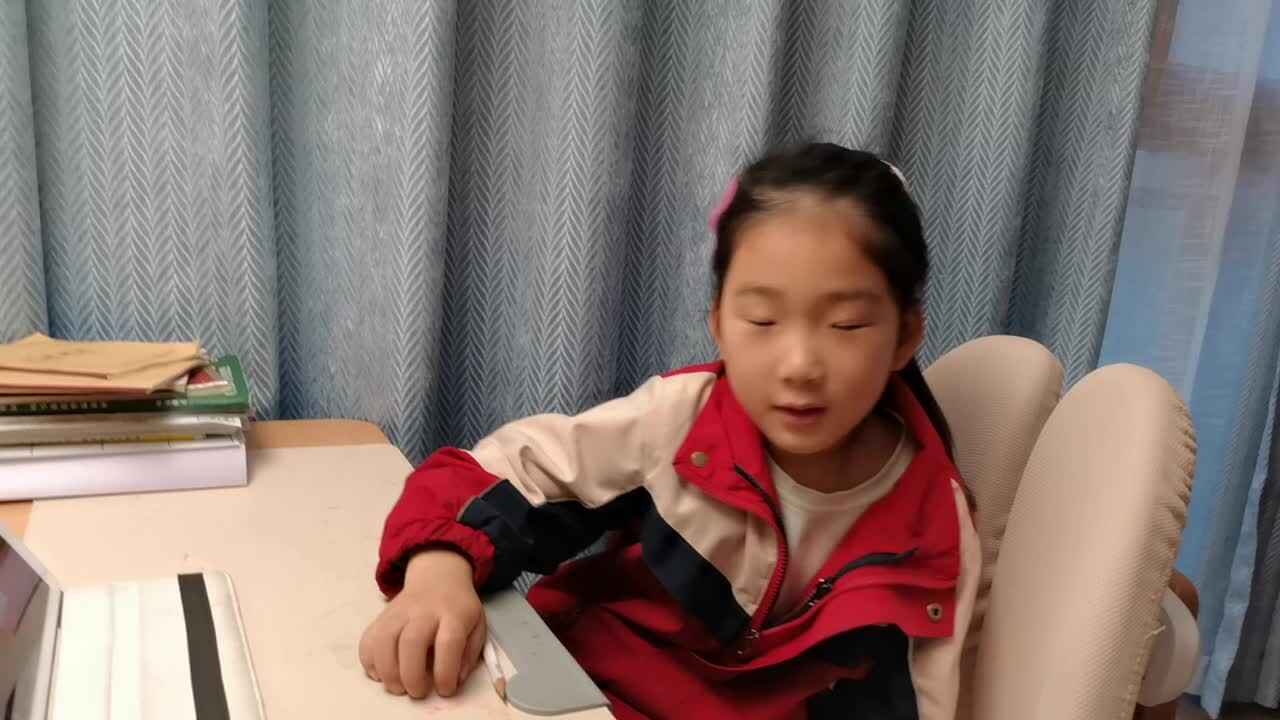 VID_20260311_190428.mp4学前B班宁汐言观看英文儿歌。