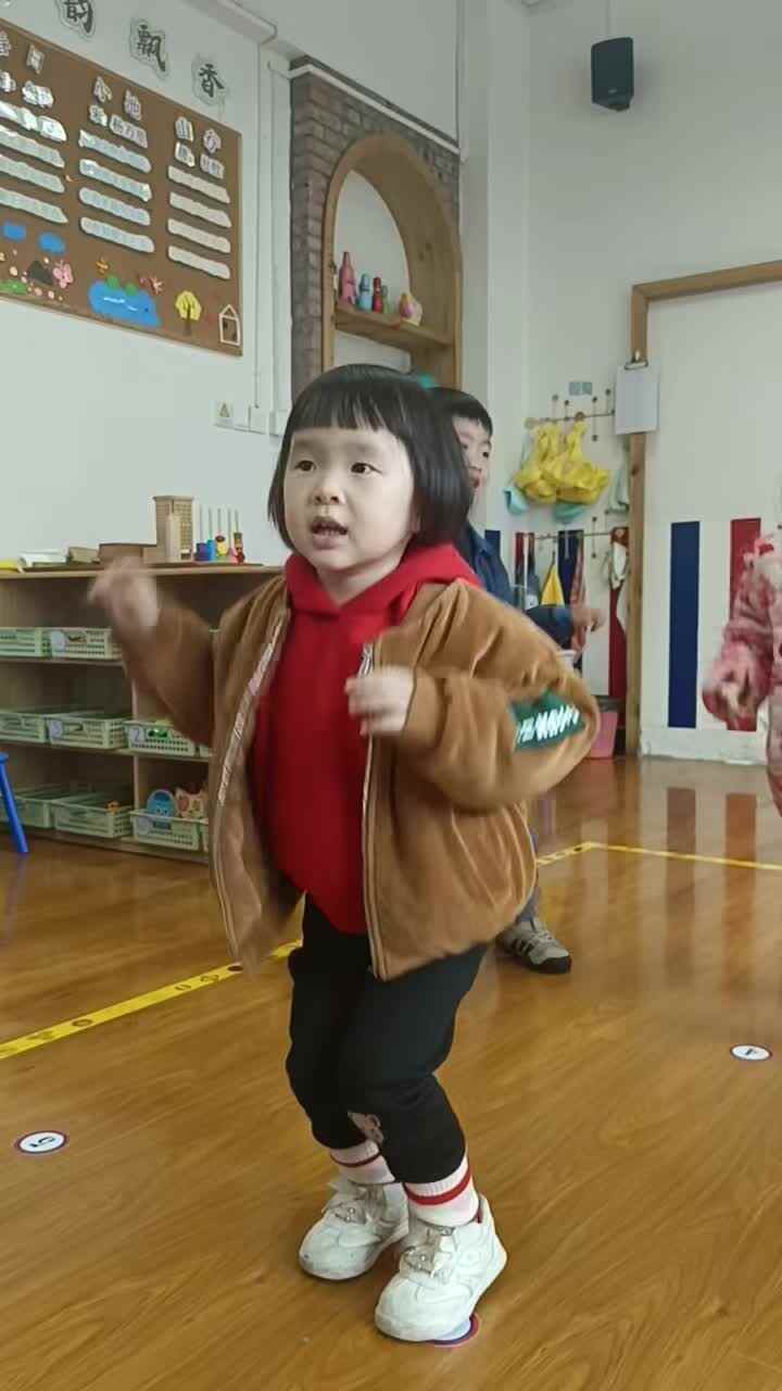 2026.3.18傅屹彤教学活动体能活动室内早操.mp4