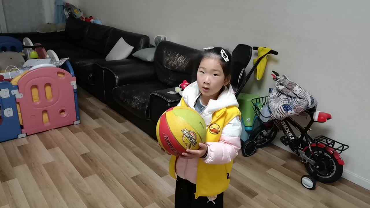 VID_20260319_204059.mp4学前B班宁汐言体能训练，篮球操练习。