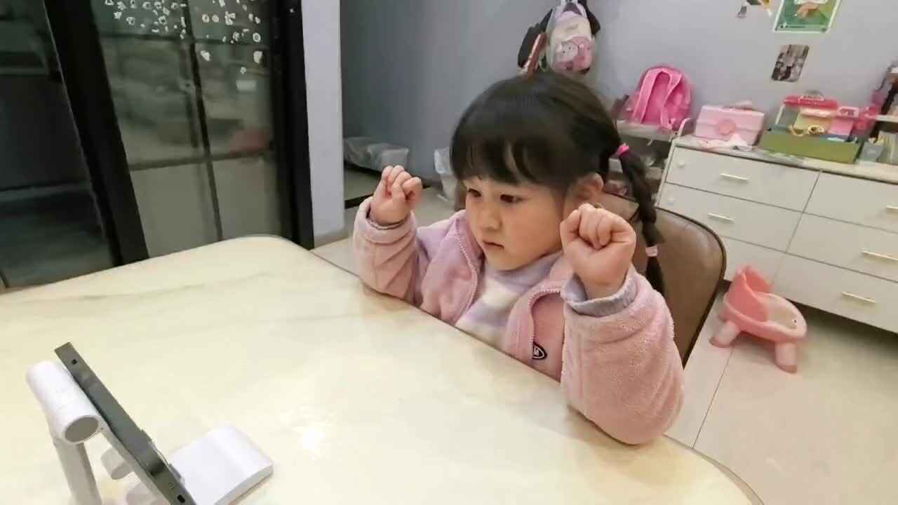 观看视频《小手变变变》88077.mov