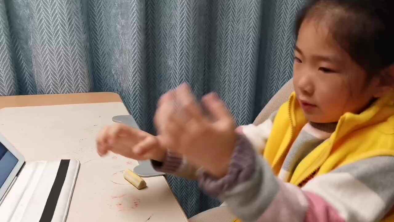 mmexport1774611829740.mp4学前B班宁汐言朗读下列单词，观看英文绘本。