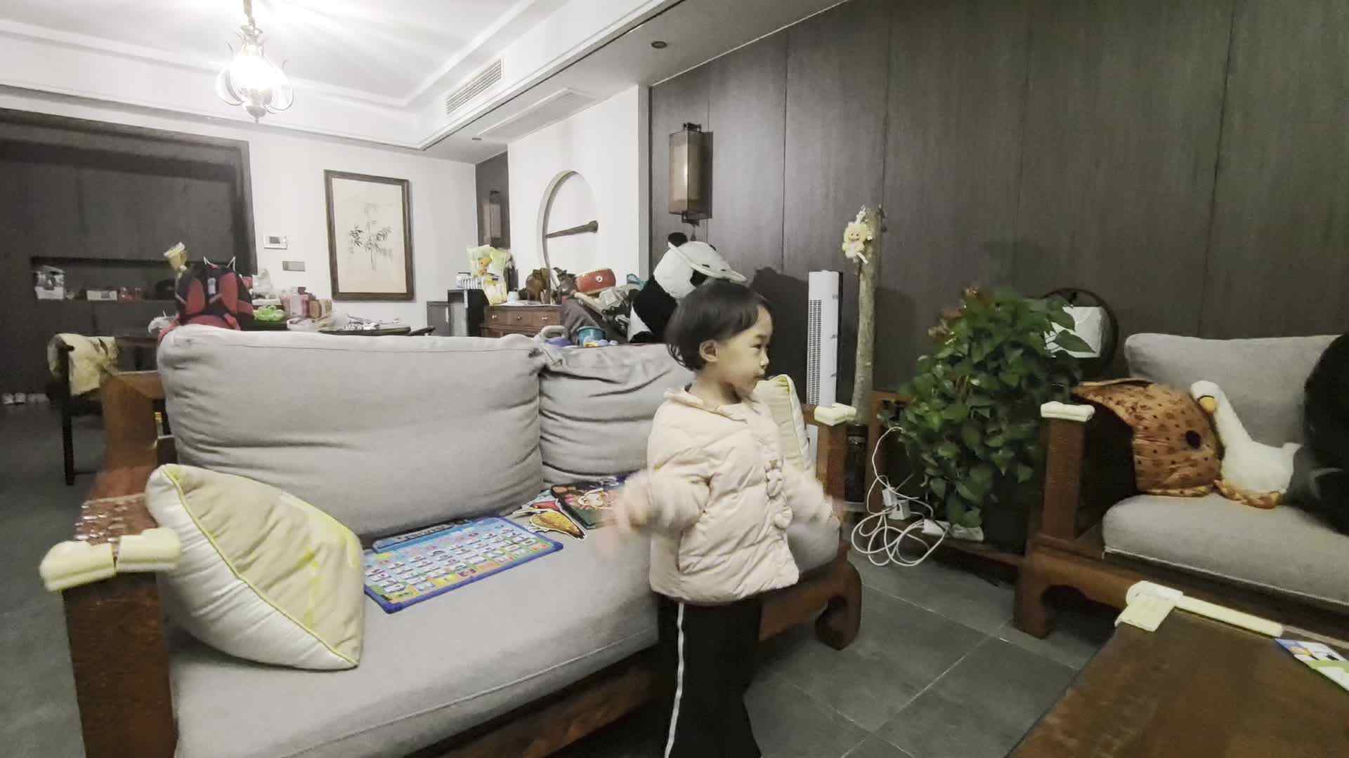 实验小班4号王艺霖跳春雨沙沙沙.mp4