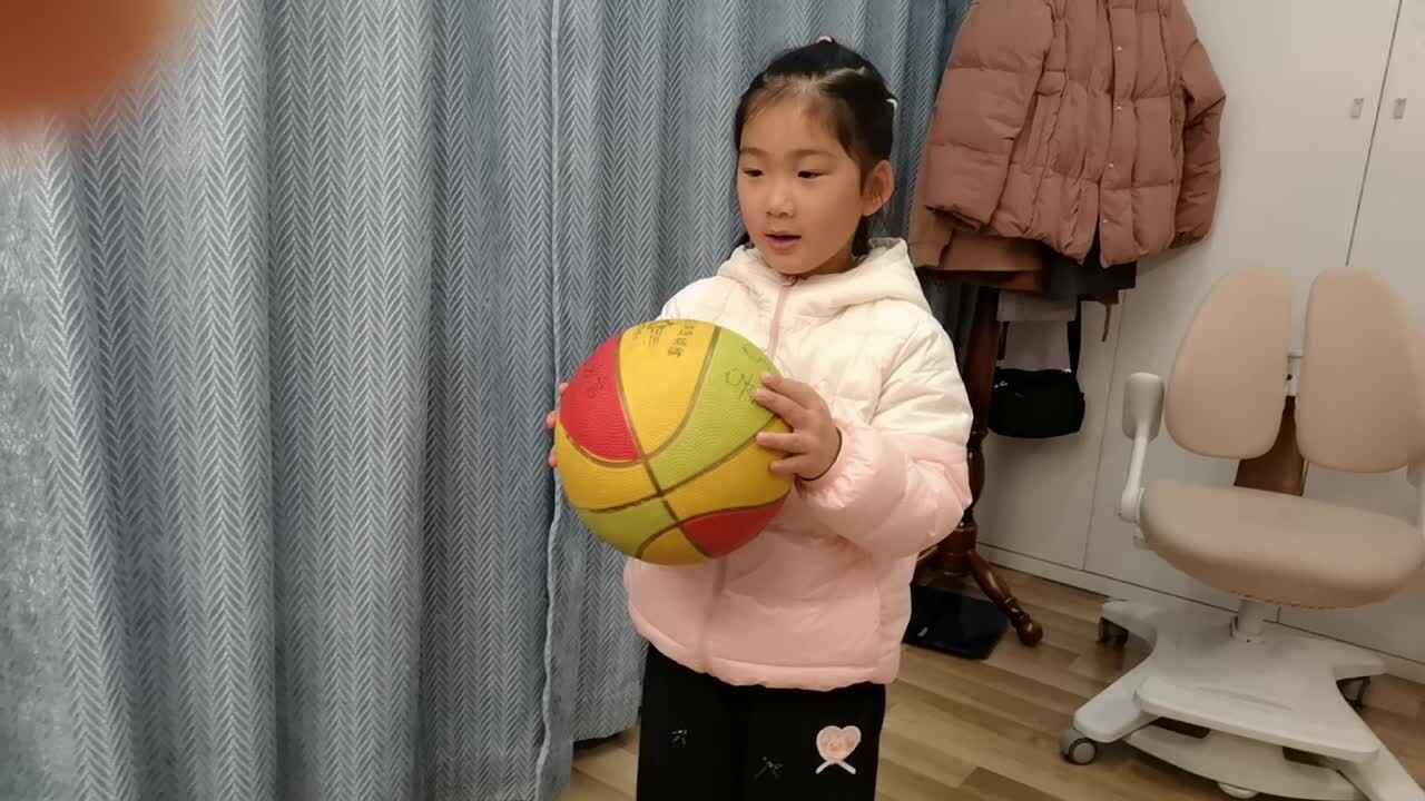 VID_20260316_203714.mp4学前B班宁汐言体能训练，篮球操练习。