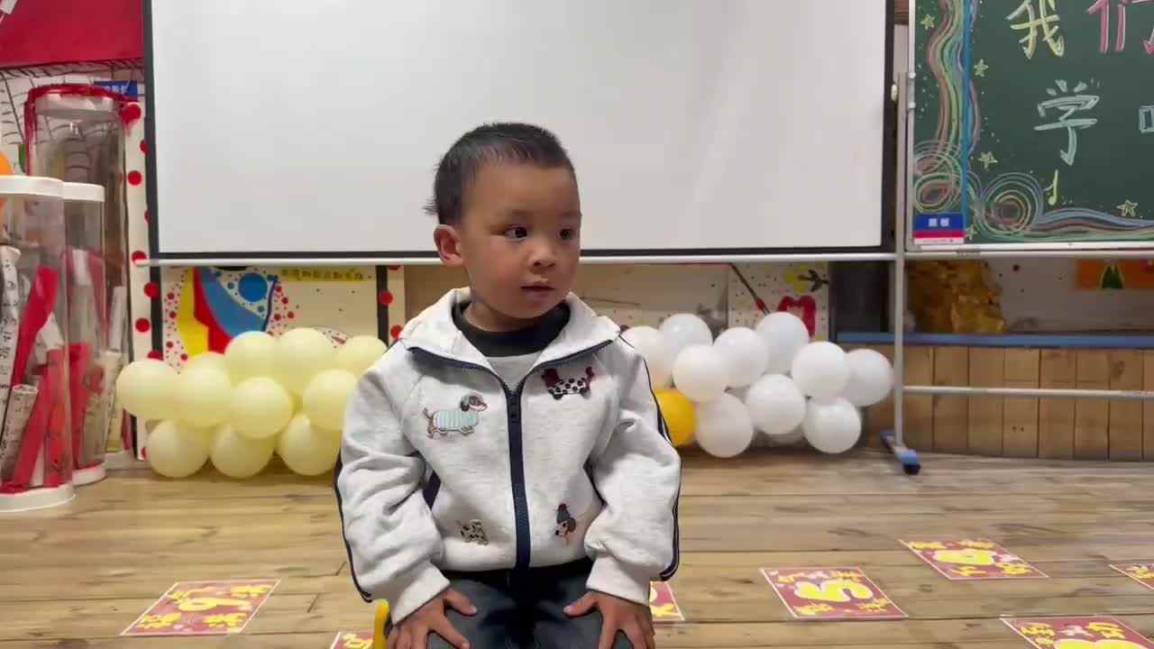 2026.3.9实验小班9号胡舒阳-坐姿练习