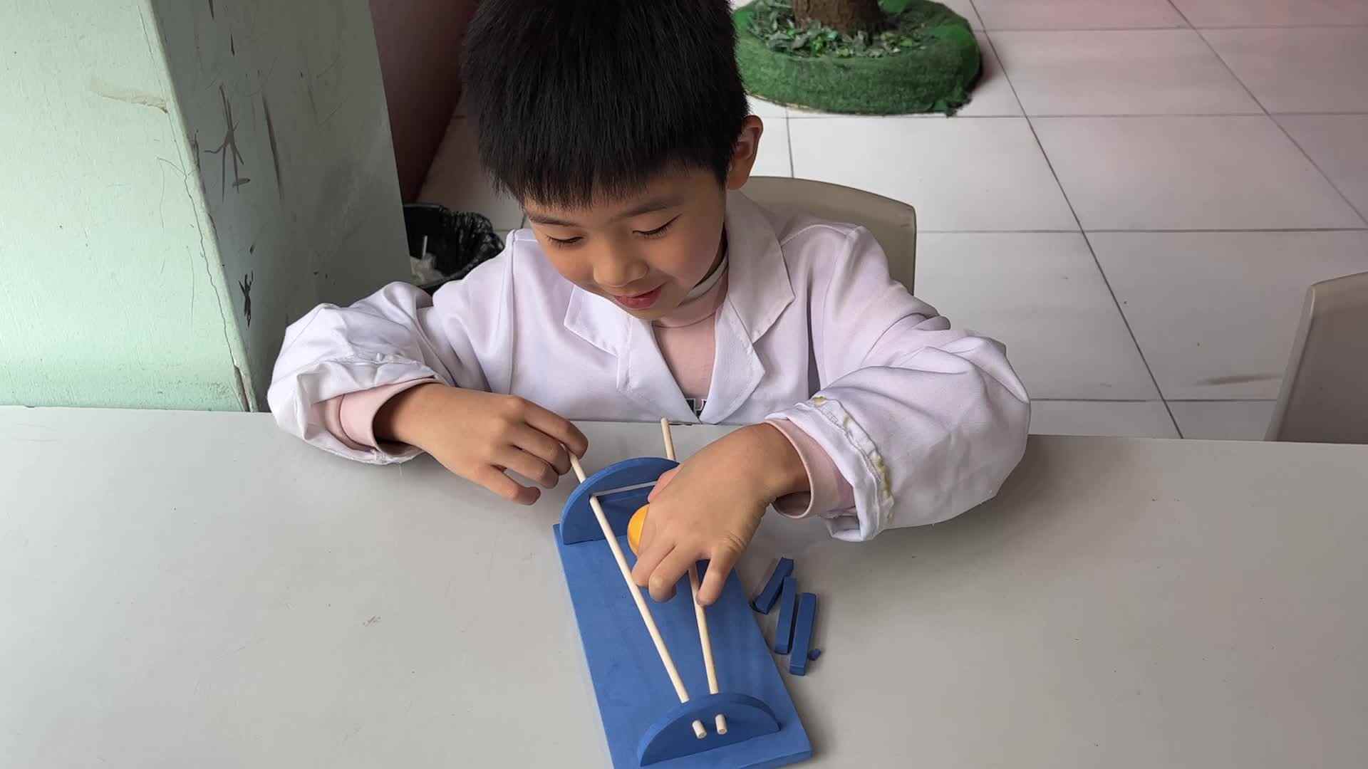 ⁣⁣⁣⁣⁣⁣⁣⁣2026.3.20 实验1班科学实验 罗皓辰