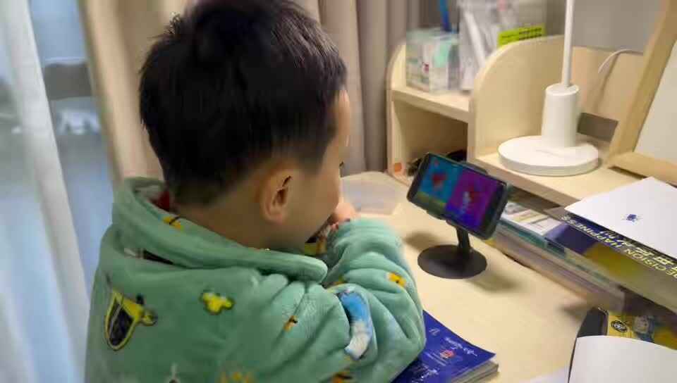 ⁣⁣⁣2026.3.28学B班 王千与 鲨鱼英语《similar flags》