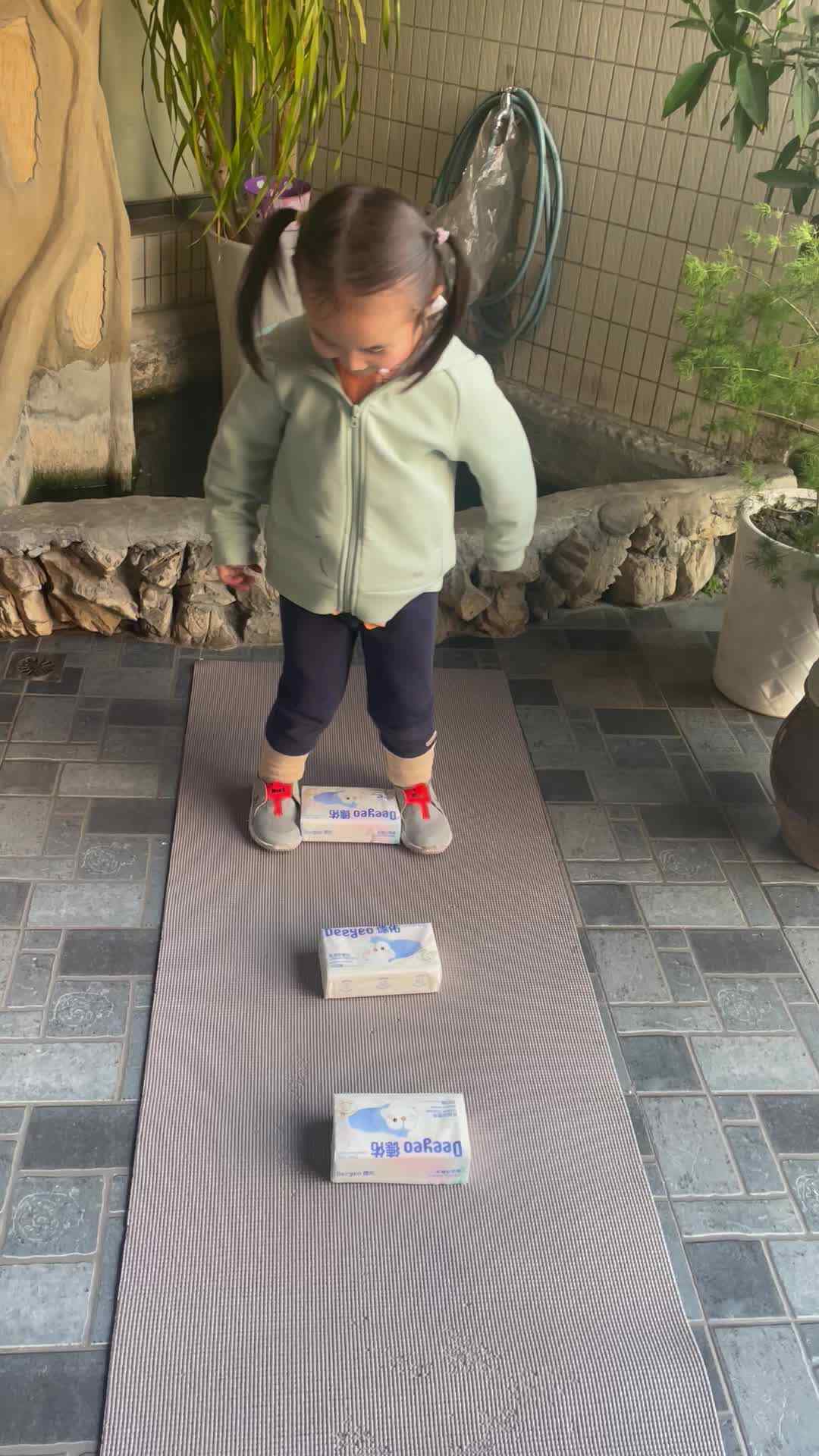 3月5日 闯关2  双脚夹包跳