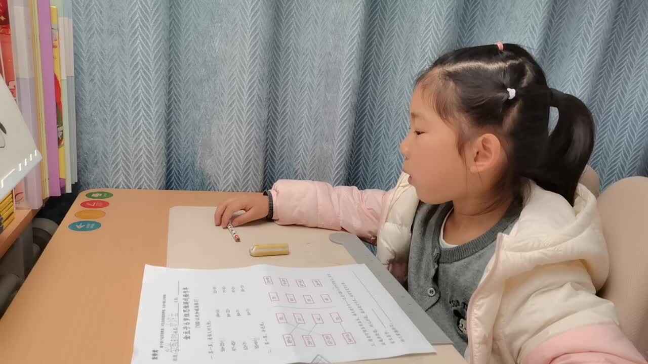VID_20260316_192712.mp4学前B班宁汐言完成数学作业单。
